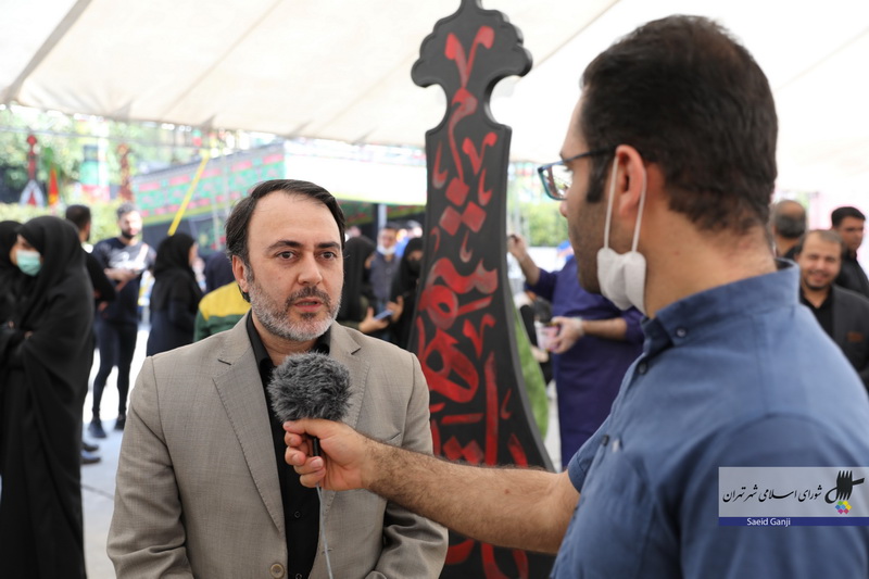 بازدید رئیس و اعضای شورا از نمایشگاه نقاشی خط نشان عاشقی در میدانگاه هفت تیر - 1401/05/10